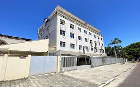 Guaratuba praia central- pé na areia
